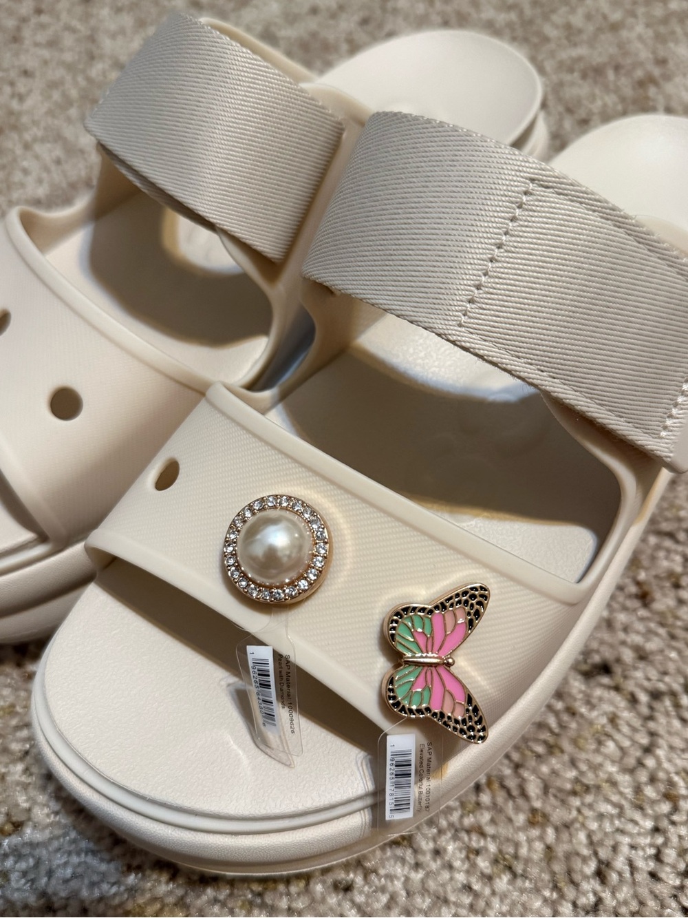 NWOT Crocs Soho Two Strap Sandal Dulce Women's 8 with two FREE JIBBITZ - Picture 3 of 5